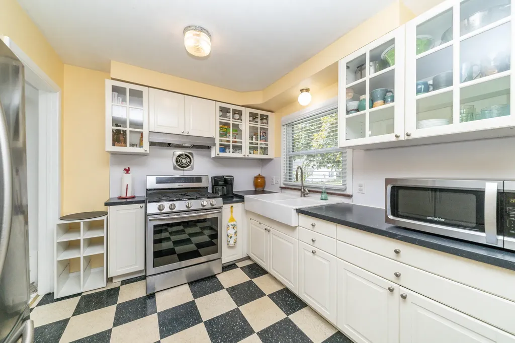 1136 Lester Avenue Ypsilanti Charter Township MI 48198