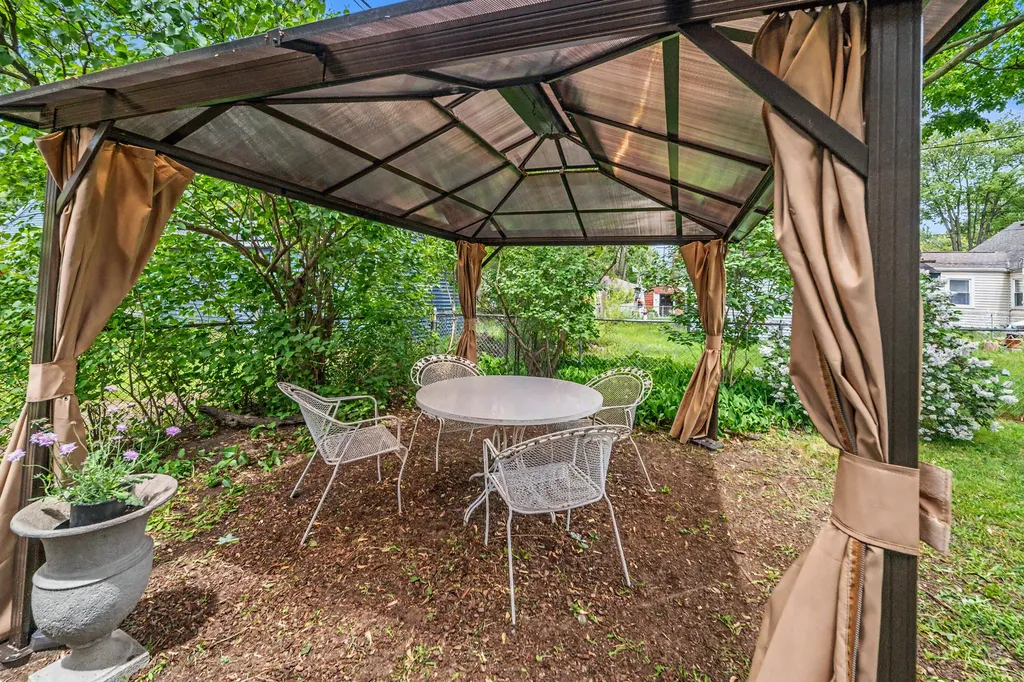 1136 Lester Avenue Ypsilanti Charter Township MI 48198