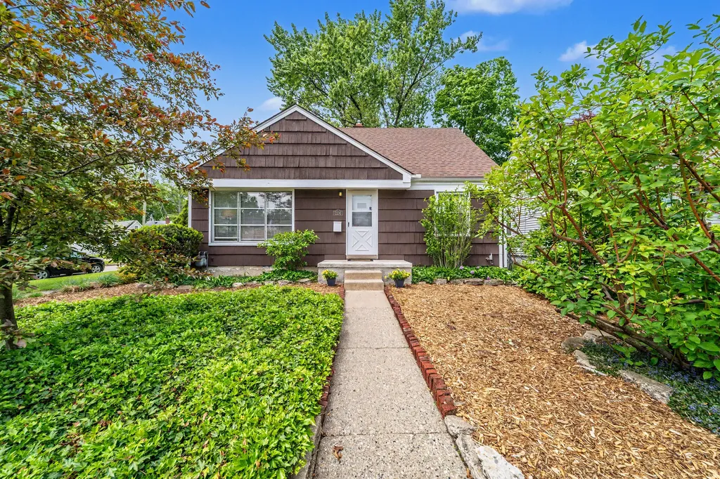 1136 Lester Avenue Ypsilanti Charter Township MI 48198