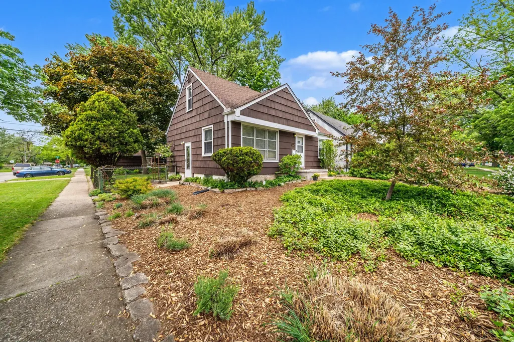 1136 Lester Avenue Ypsilanti Charter Township MI 48198