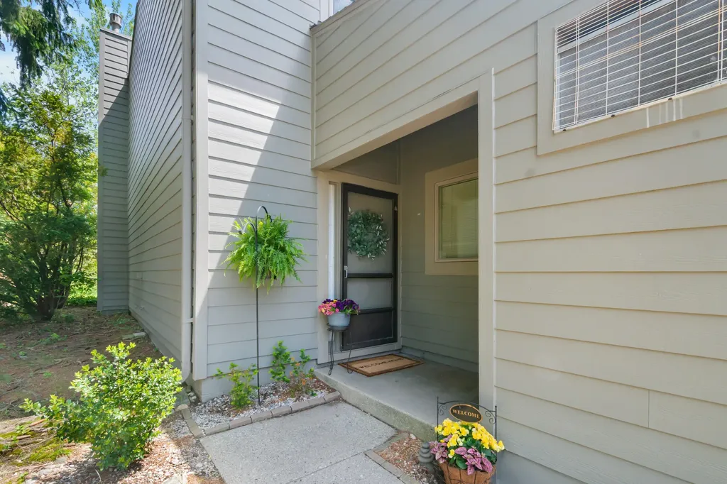 744 Peninsula Court Ann Arbor City MI 48105