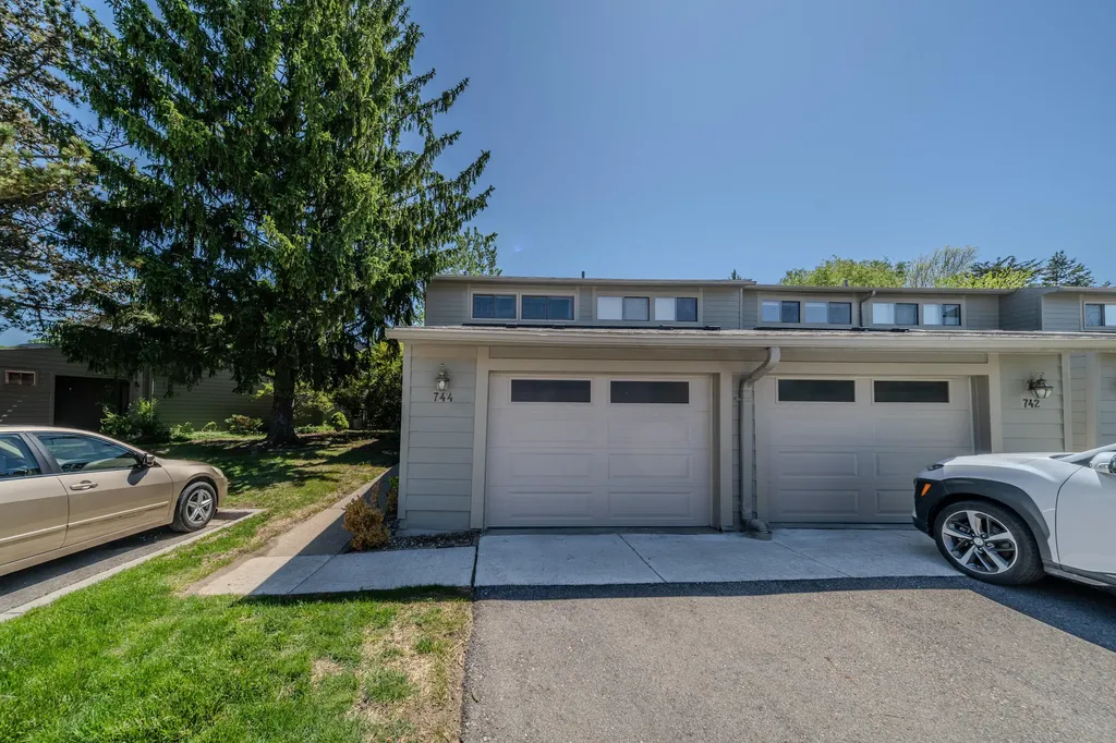 744 Peninsula Court Ann Arbor City MI 48105
