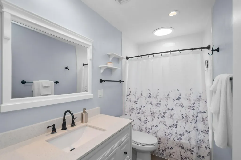 744 Peninsula Court Ann Arbor City MI 48105