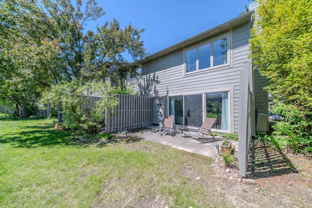 744 Peninsula Court Ann Arbor City MI 48105