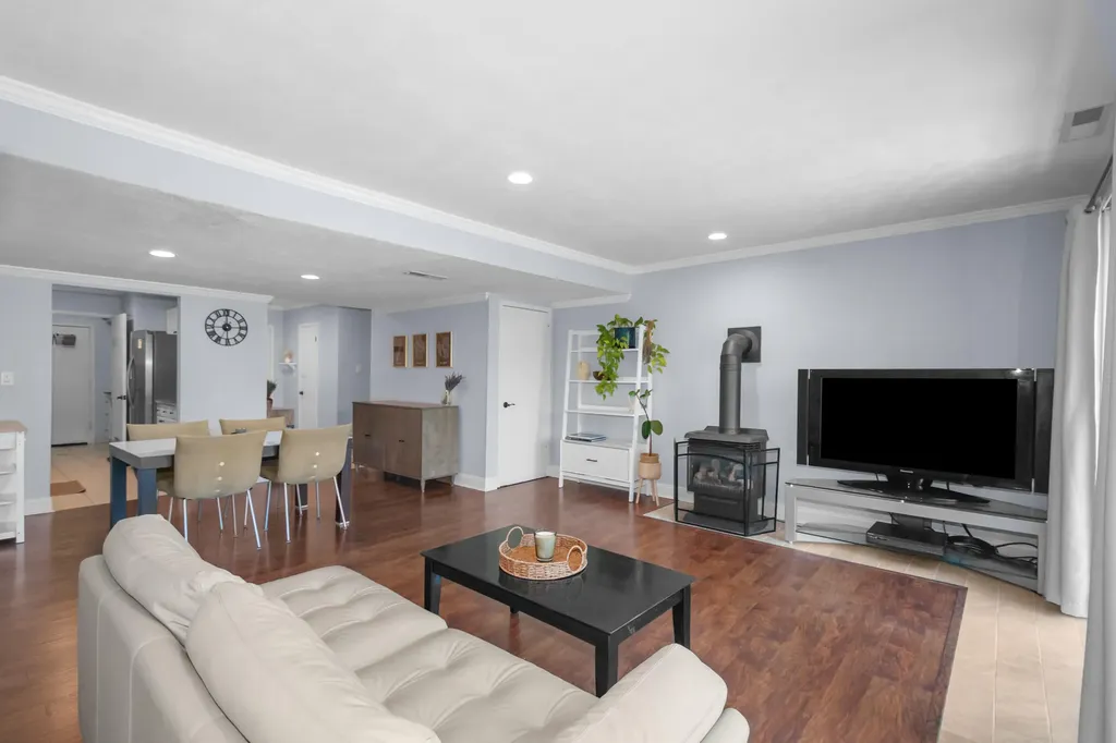 744 Peninsula Court Ann Arbor City MI 48105