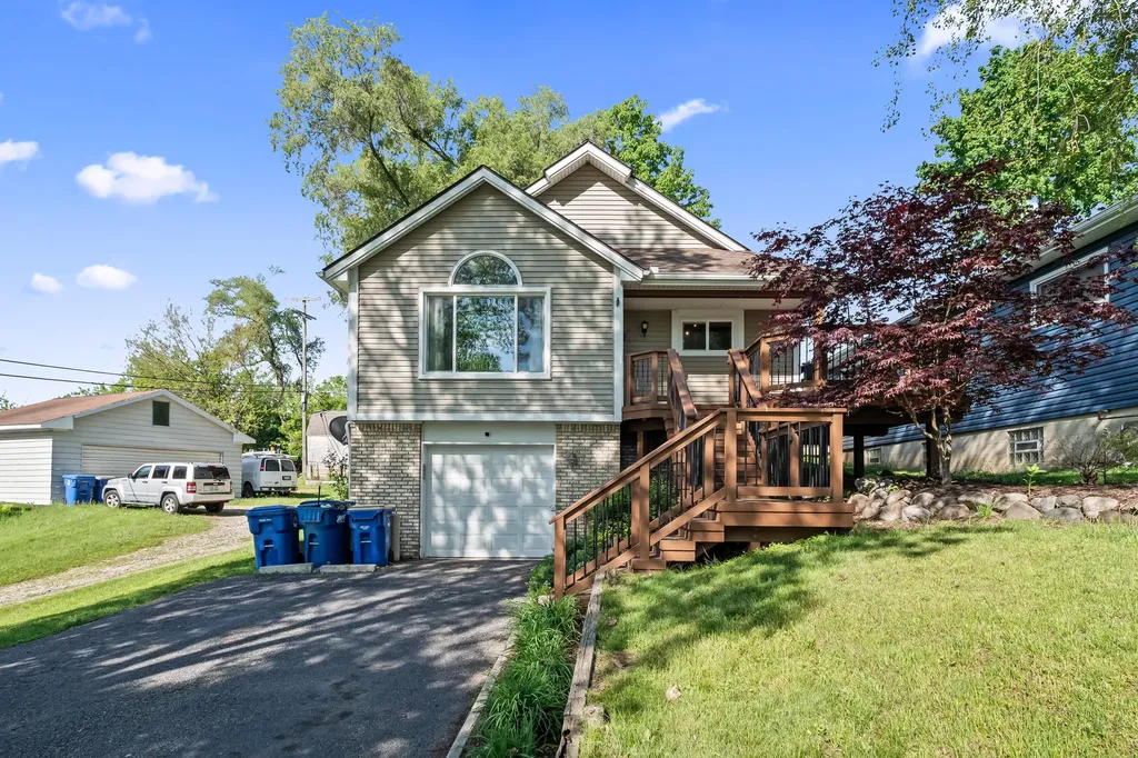 1008 Beachland Boulevard Waterford Charter Township MI 48328