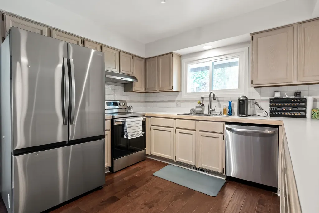 1008 Beachland Boulevard Waterford Charter Township MI 48328