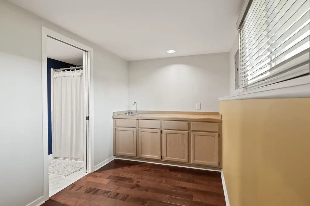 1008 Beachland Boulevard Waterford Charter Township MI 48328