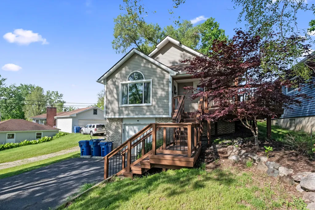 1008 Beachland Boulevard Waterford Charter Township MI 48328