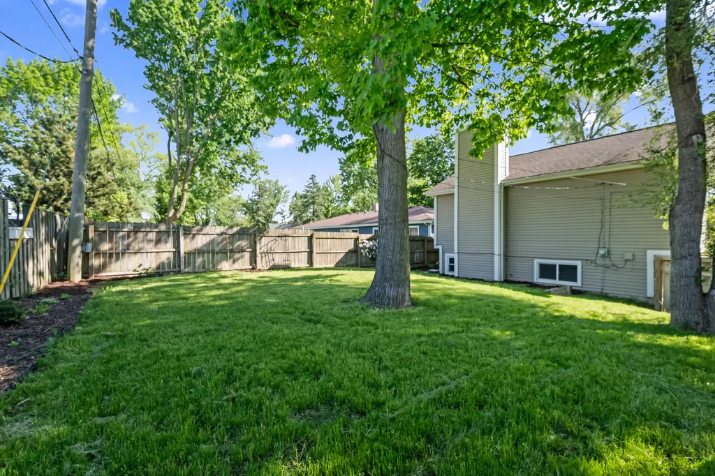 1008 Beachland Boulevard Waterford Charter Township MI 48328