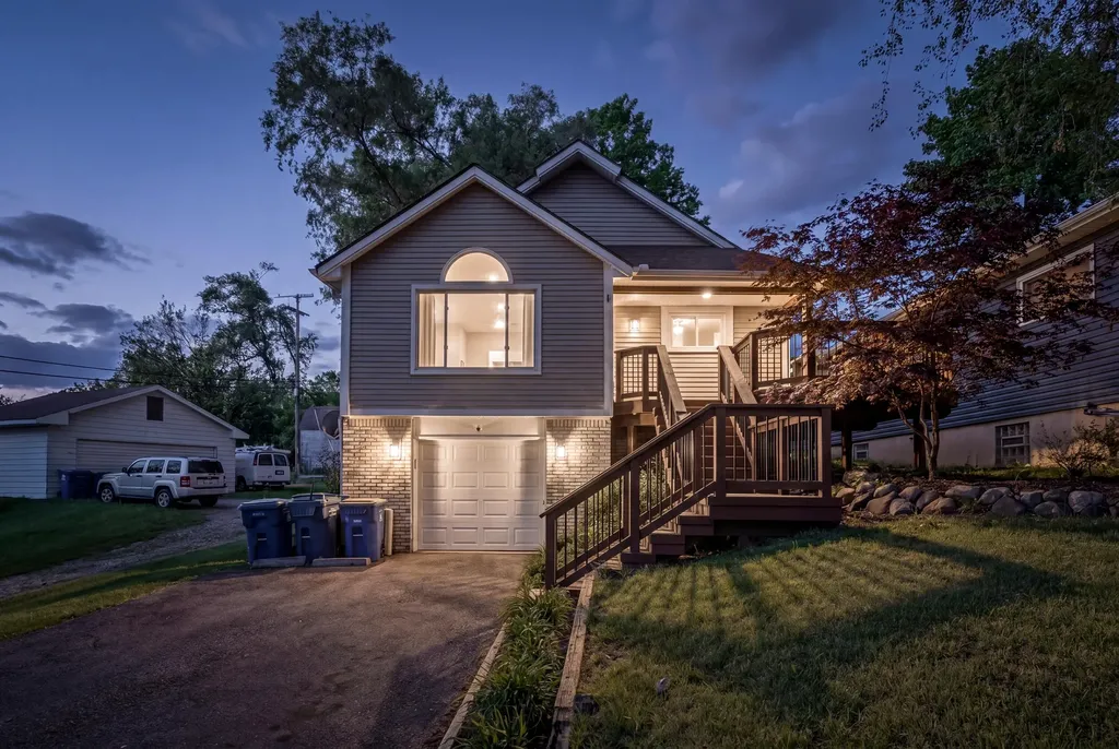 1008 Beachland Boulevard Waterford Charter Township MI 48328