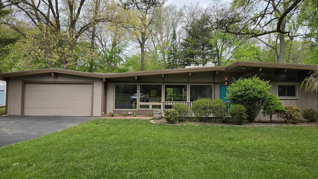 32619 Greenland Court Livonia City MI 48154
