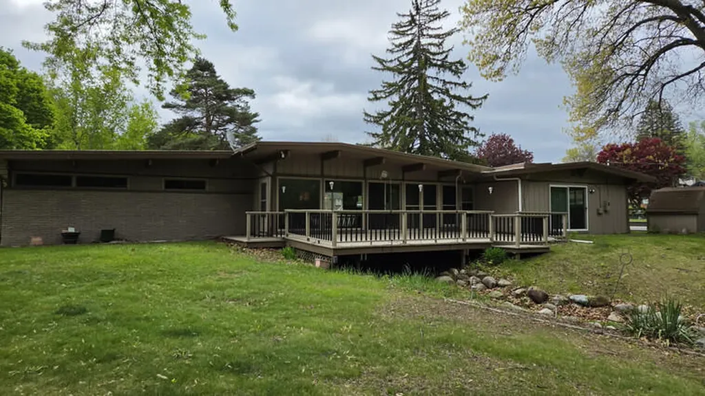 32619 Greenland Court Livonia City MI 48154