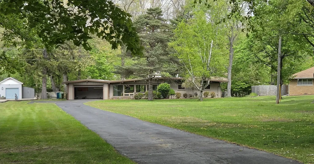 32619 Greenland Court Livonia City MI 48154