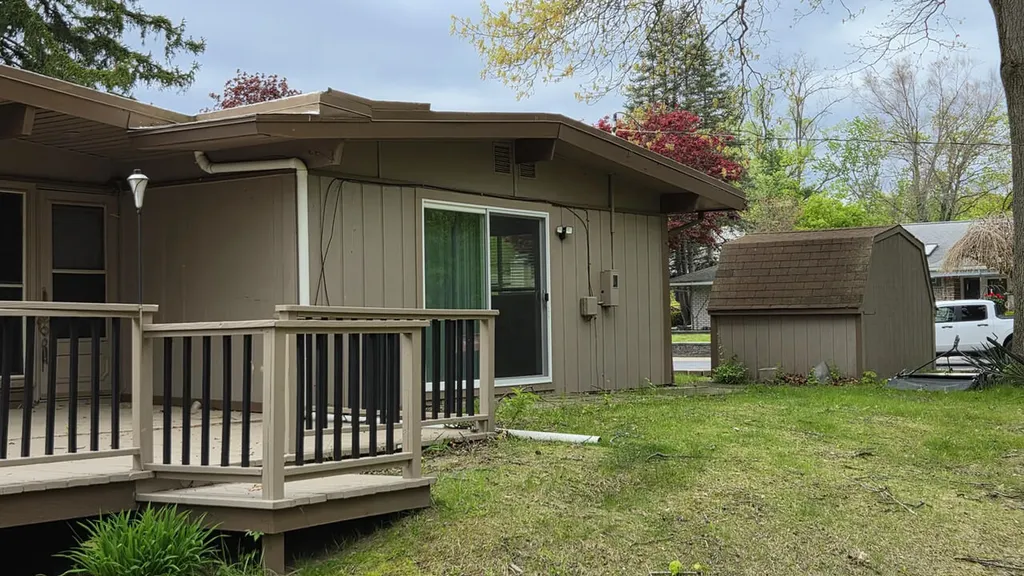 32619 Greenland Court Livonia City MI 48154