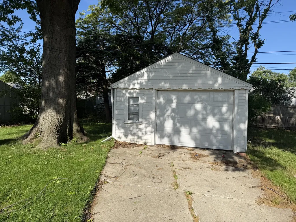 22415 Wilmot Avenue Eastpointe City MI 48021