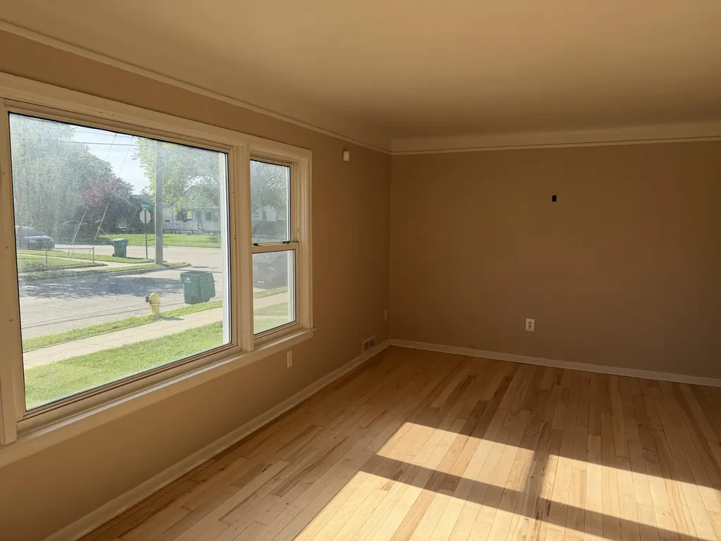22415 Wilmot Avenue Eastpointe City MI 48021
