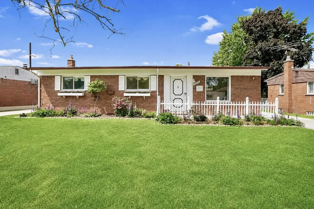 35046 Nancy Street Westland City MI 48186