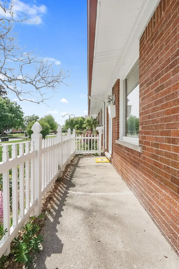 35046 Nancy Street Westland City MI 48186