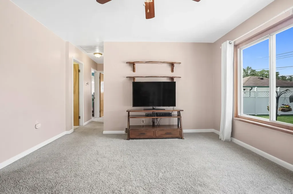35046 Nancy Street Westland City MI 48186