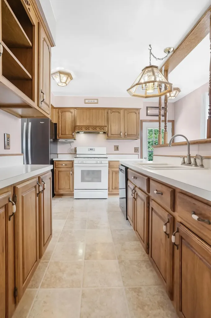 35046 Nancy Street Westland City MI 48186