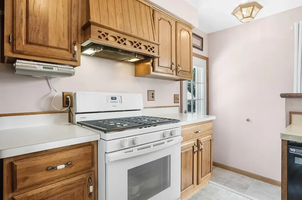 35046 Nancy Street Westland City MI 48186