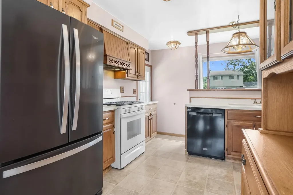 35046 Nancy Street Westland City MI 48186