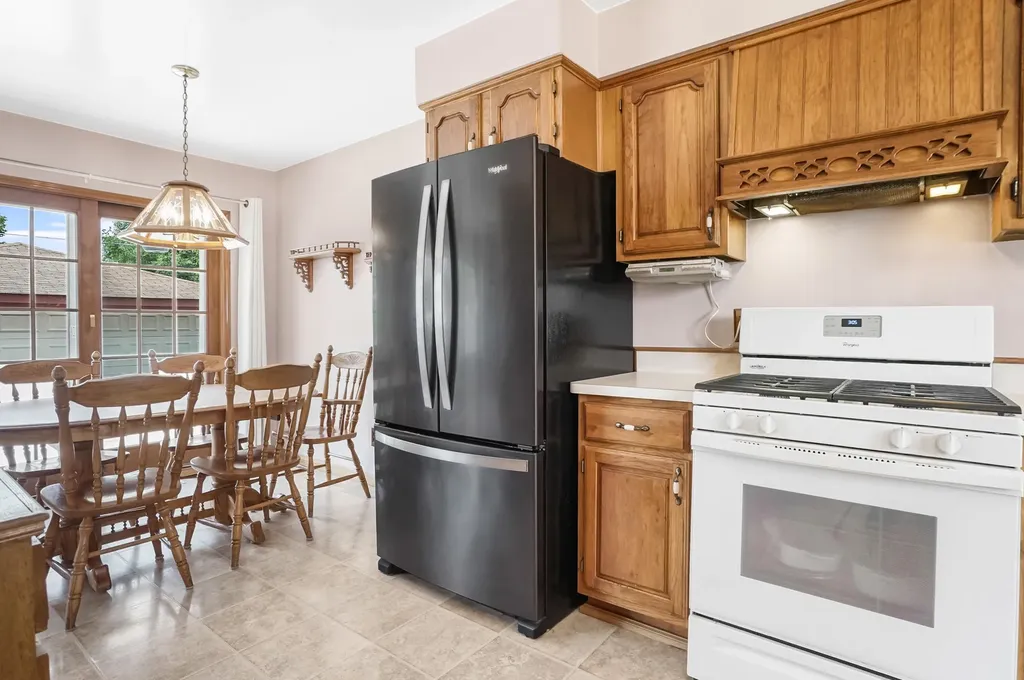 35046 Nancy Street Westland City MI 48186