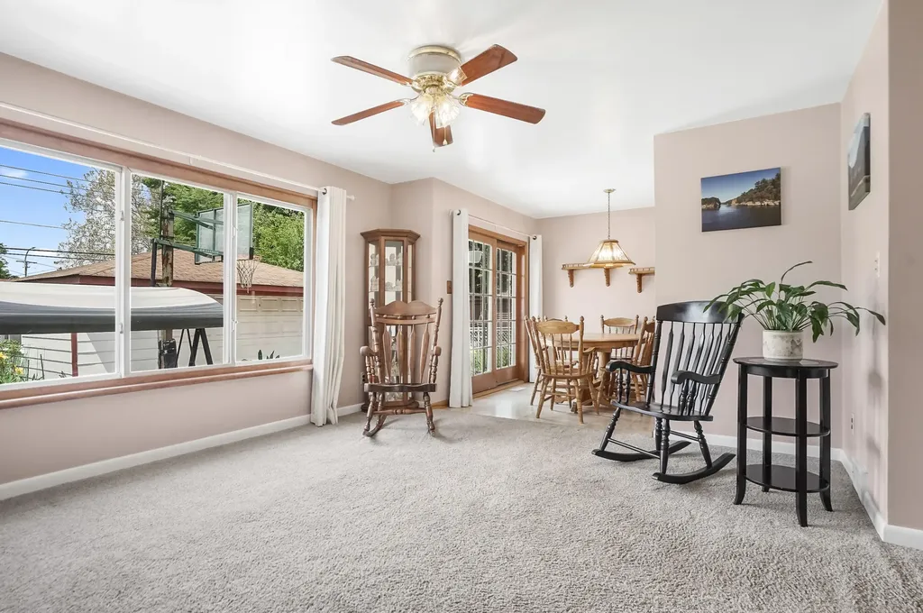 35046 Nancy Street Westland City MI 48186