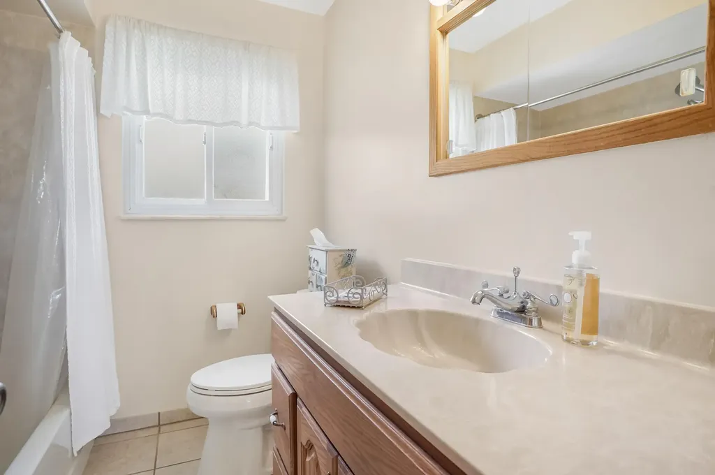 35046 Nancy Street Westland City MI 48186
