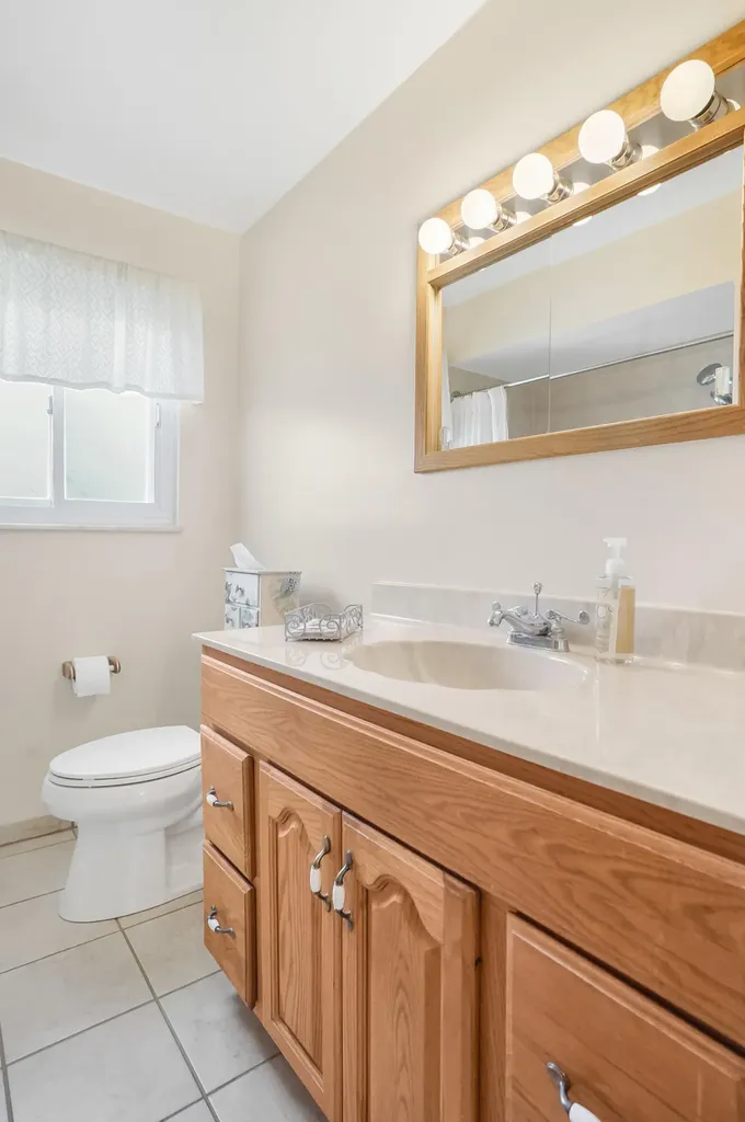 35046 Nancy Street Westland City MI 48186