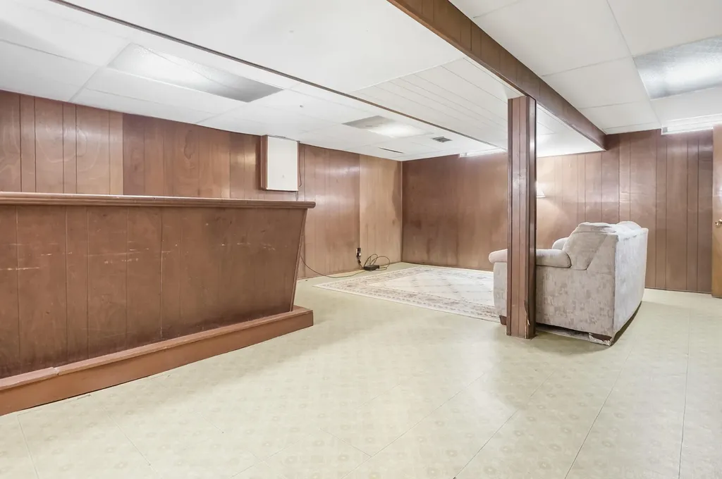 35046 Nancy Street Westland City MI 48186