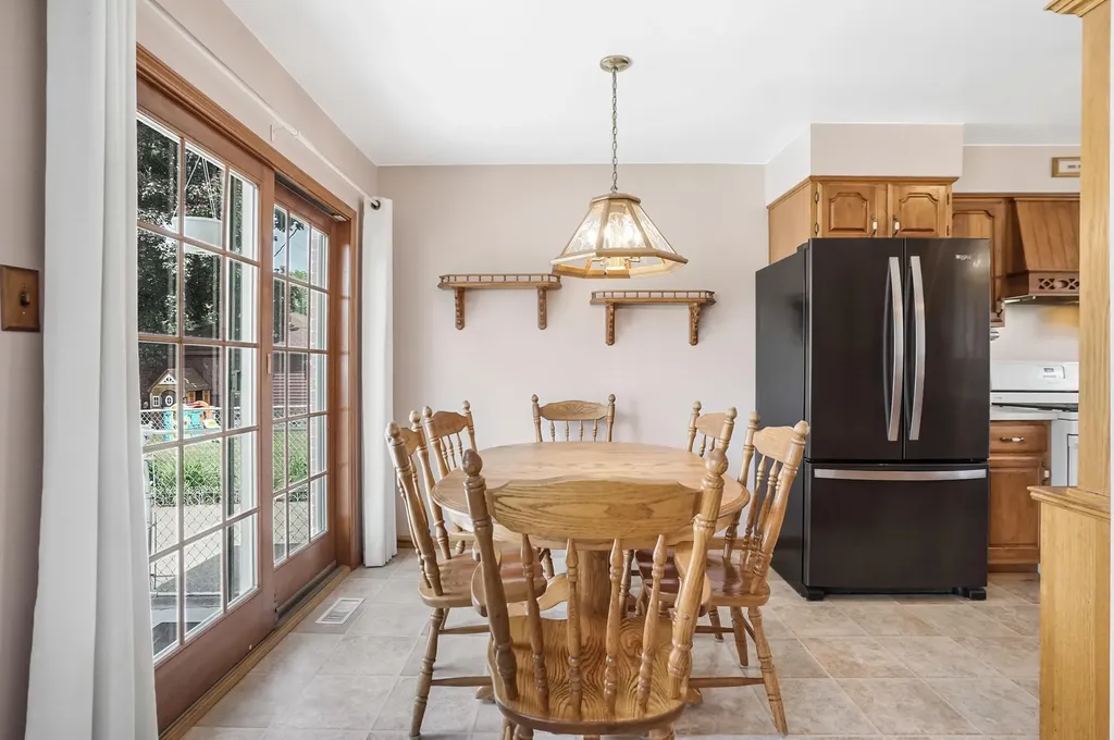 35046 Nancy Street Westland City MI 48186