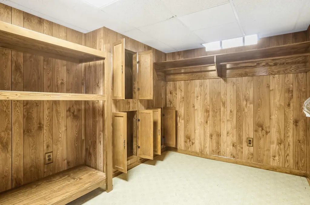 35046 Nancy Street Westland City MI 48186