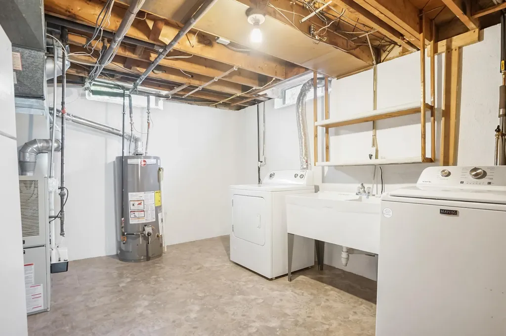 35046 Nancy Street Westland City MI 48186