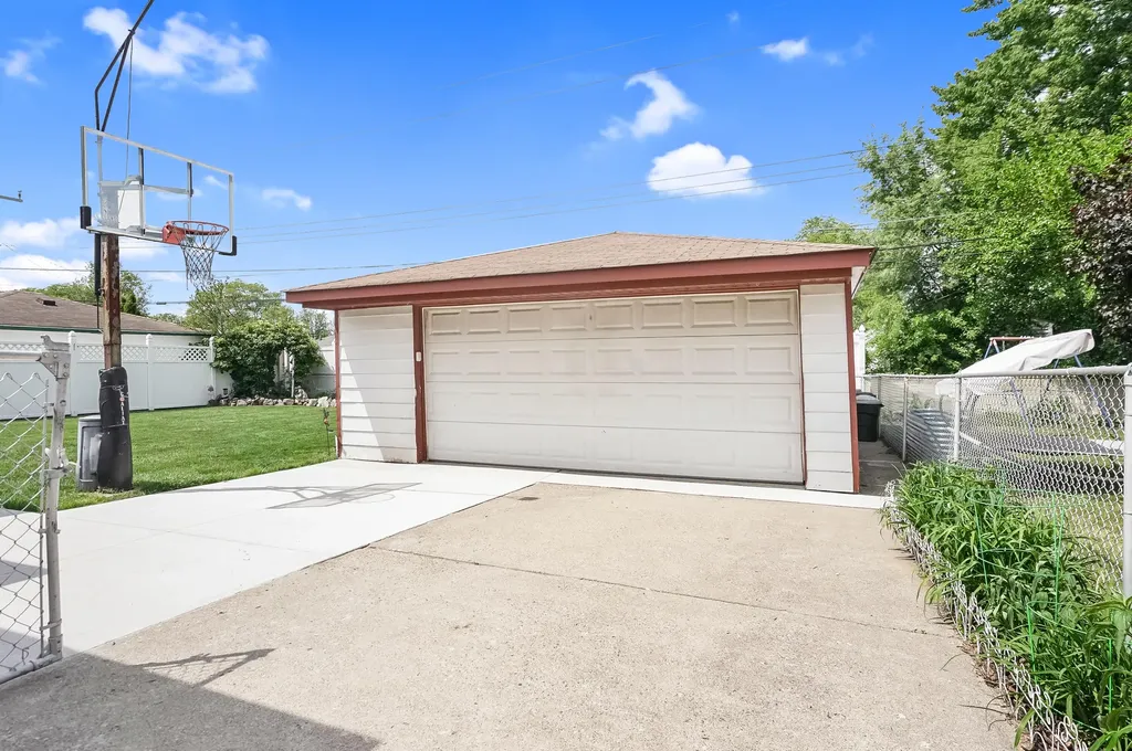 35046 Nancy Street Westland City MI 48186