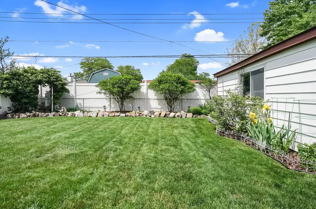 35046 Nancy Street Westland City MI 48186