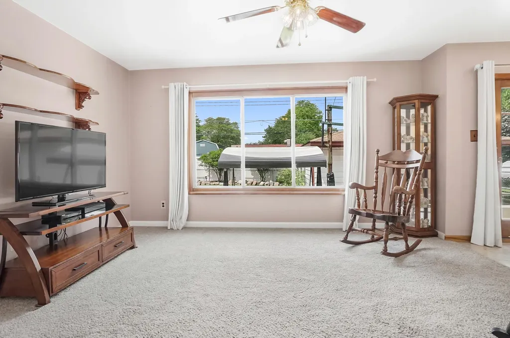 35046 Nancy Street Westland City MI 48186