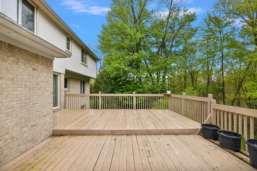30521 Knighton Drive Farmington Hills City MI 48331