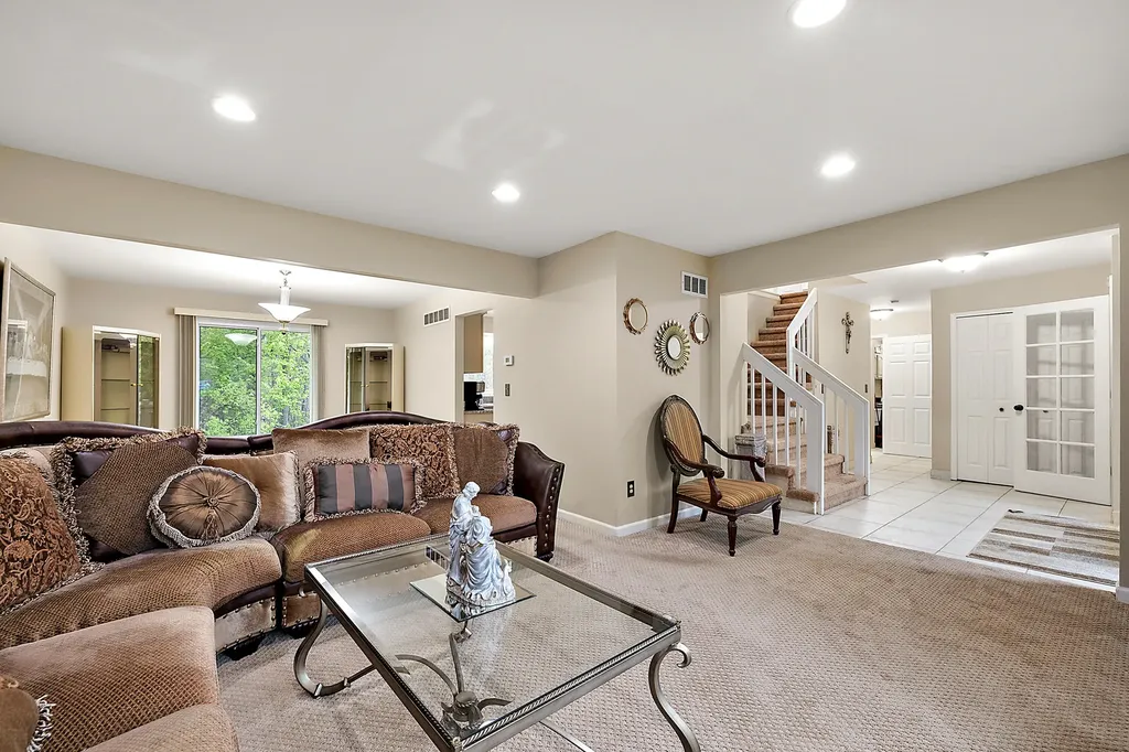 30521 Knighton Drive Farmington Hills City MI 48331