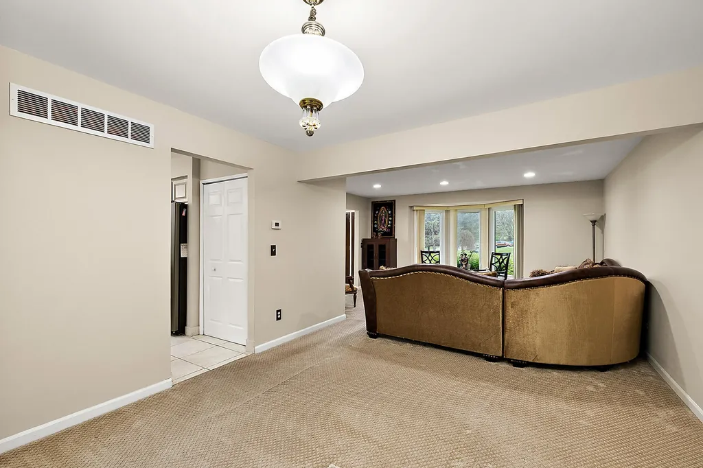 30521 Knighton Drive Farmington Hills City MI 48331