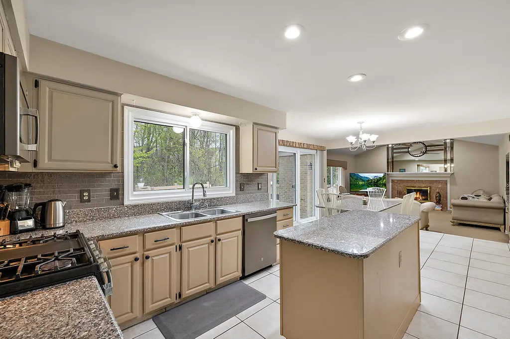 30521 Knighton Drive Farmington Hills City MI 48331