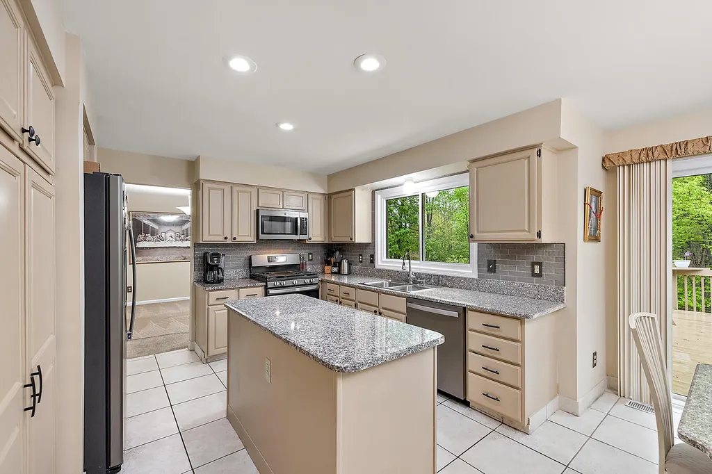 30521 Knighton Drive Farmington Hills City MI 48331