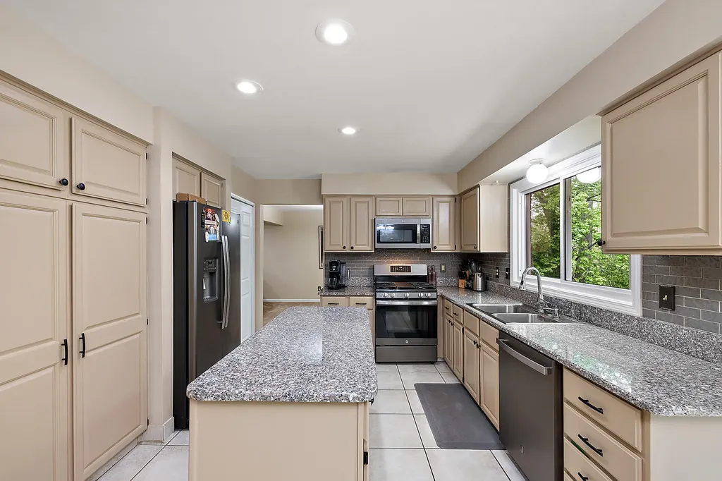 30521 Knighton Drive Farmington Hills City MI 48331