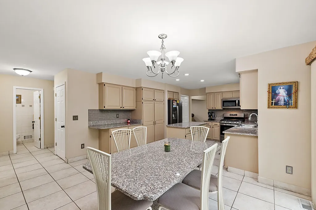 30521 Knighton Drive Farmington Hills City MI 48331