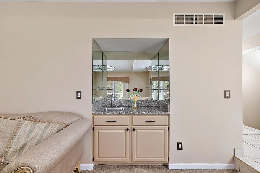 30521 Knighton Drive Farmington Hills City MI 48331