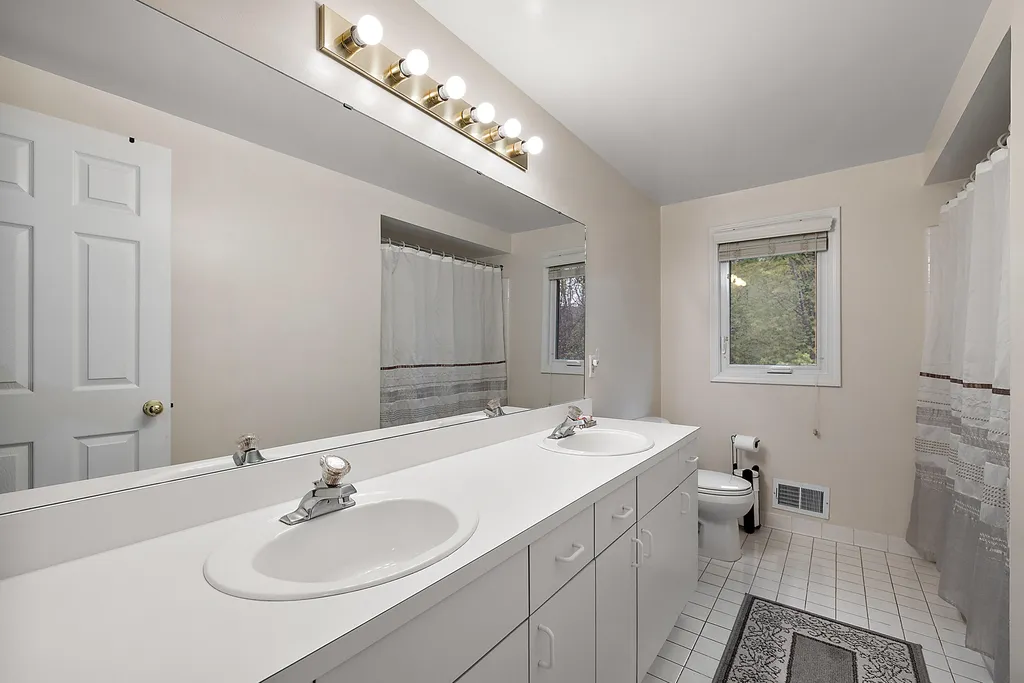 30521 Knighton Drive Farmington Hills City MI 48331