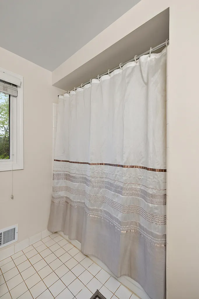 30521 Knighton Drive Farmington Hills City MI 48331