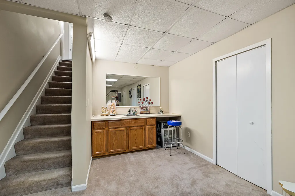 30521 Knighton Drive Farmington Hills City MI 48331
