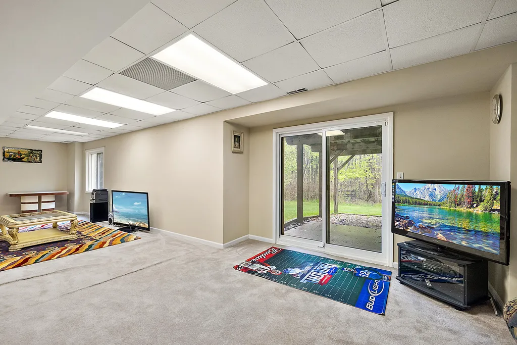 30521 Knighton Drive Farmington Hills City MI 48331
